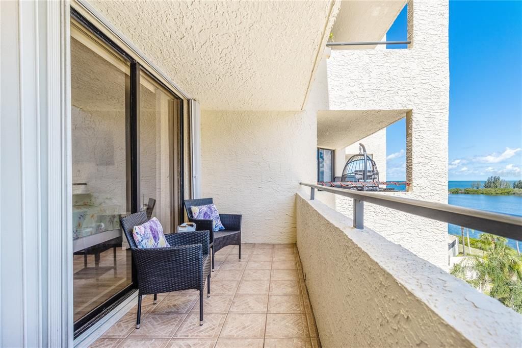 Recently Sold: $230,000 (1 beds, 1 baths, 733 Square Feet)