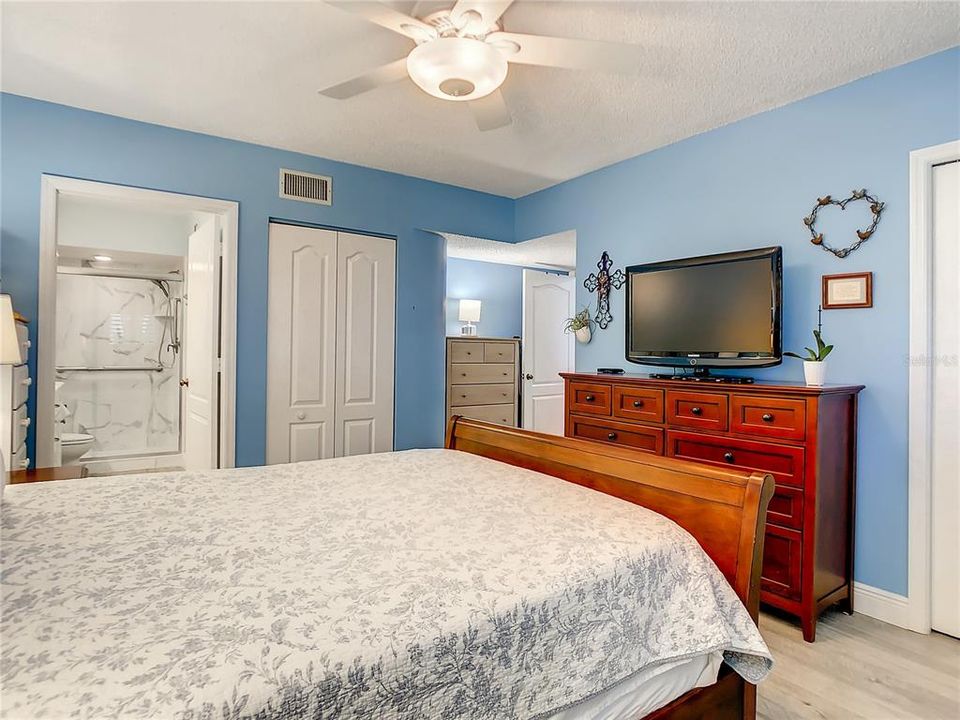 The master bedroom retreat is also a nice size and offers a large walk-in closet and an en-suite bath with a new dual sink vanity and a well-appointed stand-up shower. The hall bathroom has been updated with a similar vanity and new flooring