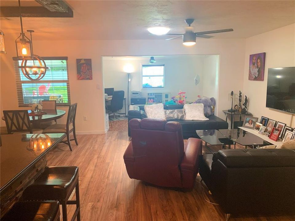 Recently Sold: $329,000 (2 beds, 1 baths, 1176 Square Feet)