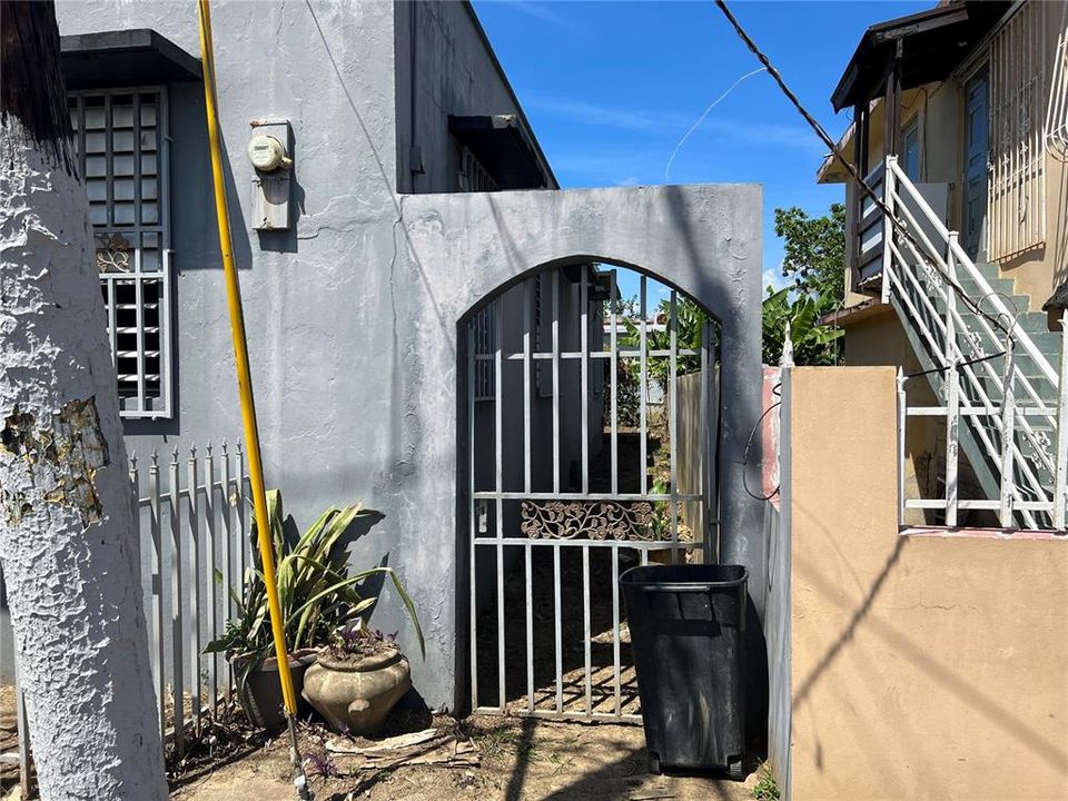 Vendido Recientemente: $47,500 (3 camas, 2 baños, 900 Pies cuadrados)