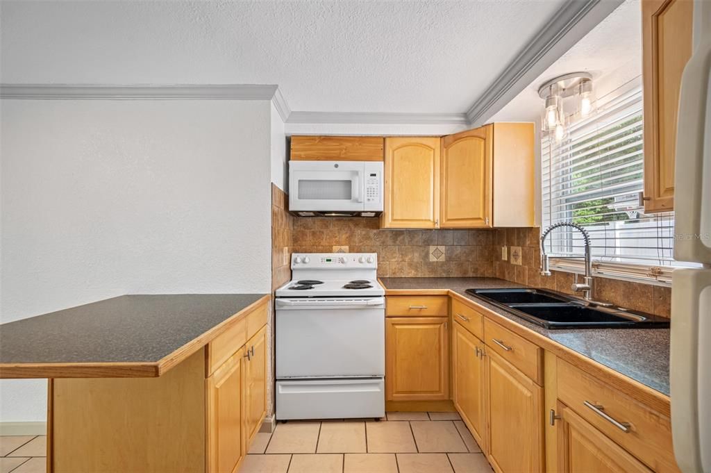 Recently Sold: $275,000 (3 beds, 1 baths, 941 Square Feet)