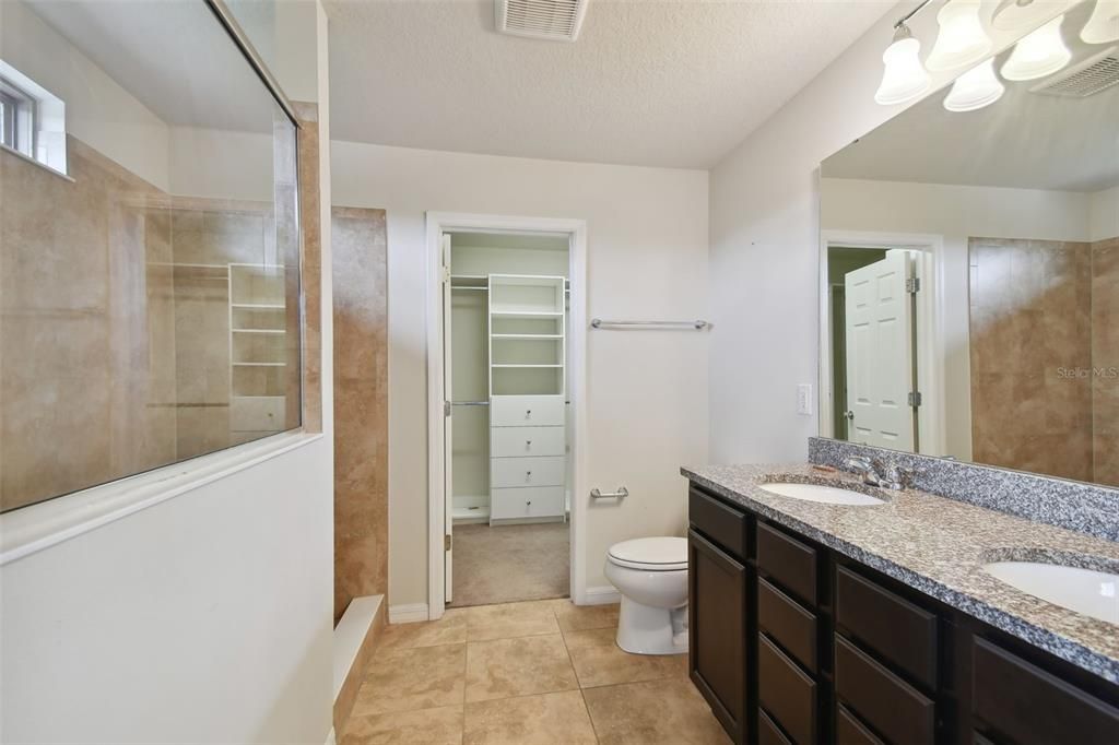 最近售出: $429,988 (4 贝兹, 2 浴室, 2200 平方英尺)