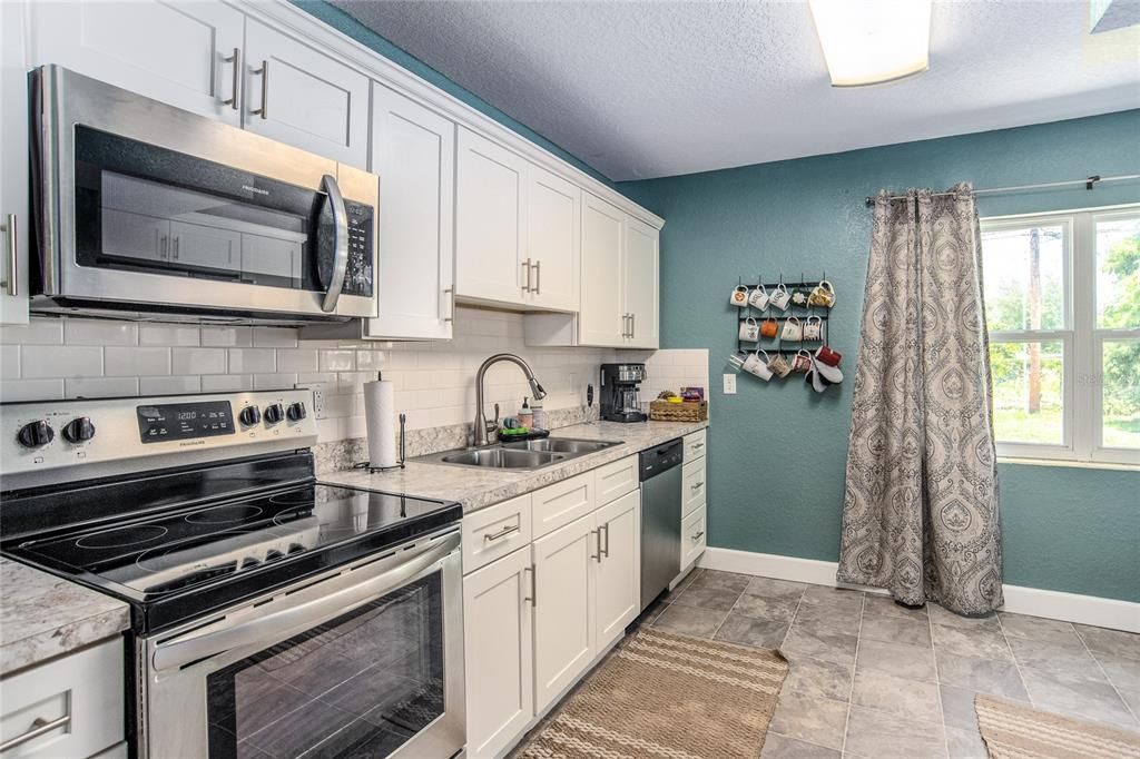 Recently Sold: $214,999 (3 beds, 1 baths, 1038 Square Feet)