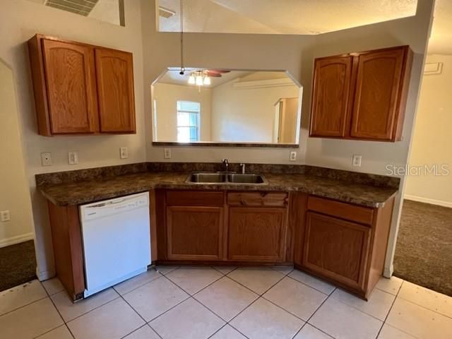 Recently Rented: $1,600 (3 beds, 2 baths, 1314 Square Feet)