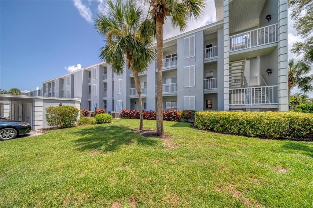 Recently Sold: $249,000 (2 beds, 2 baths, 948 Square Feet)