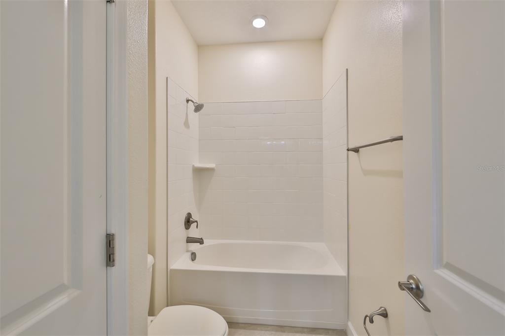 最近售出: $465,000 (4 贝兹, 3 浴室, 2530 平方英尺)