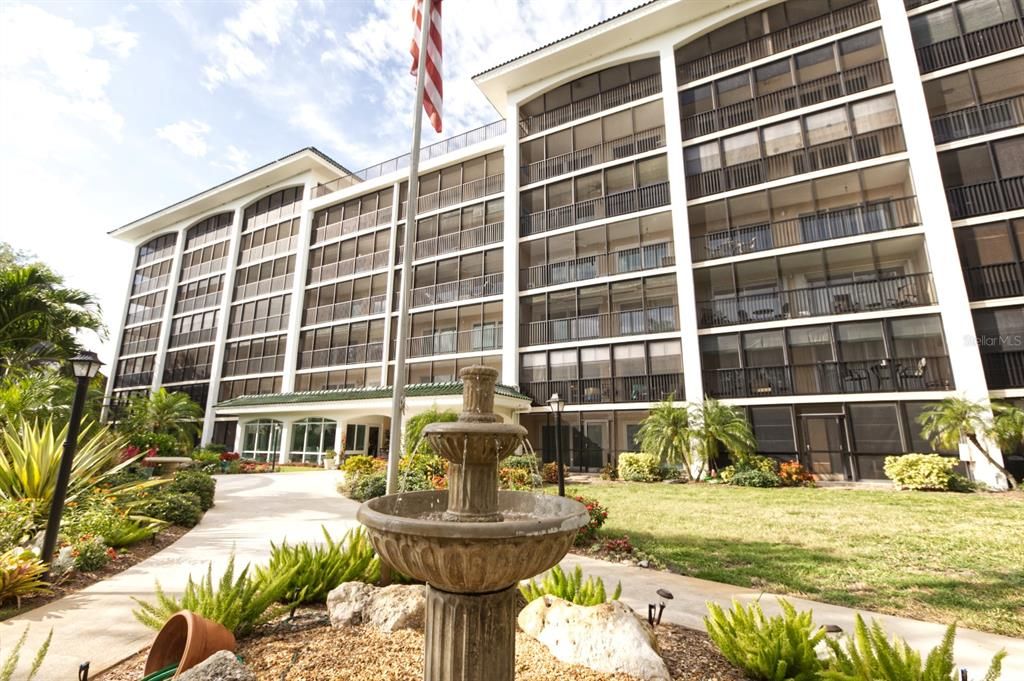 Recently Sold: $499,500 (2 beds, 2 baths, 965 Square Feet)