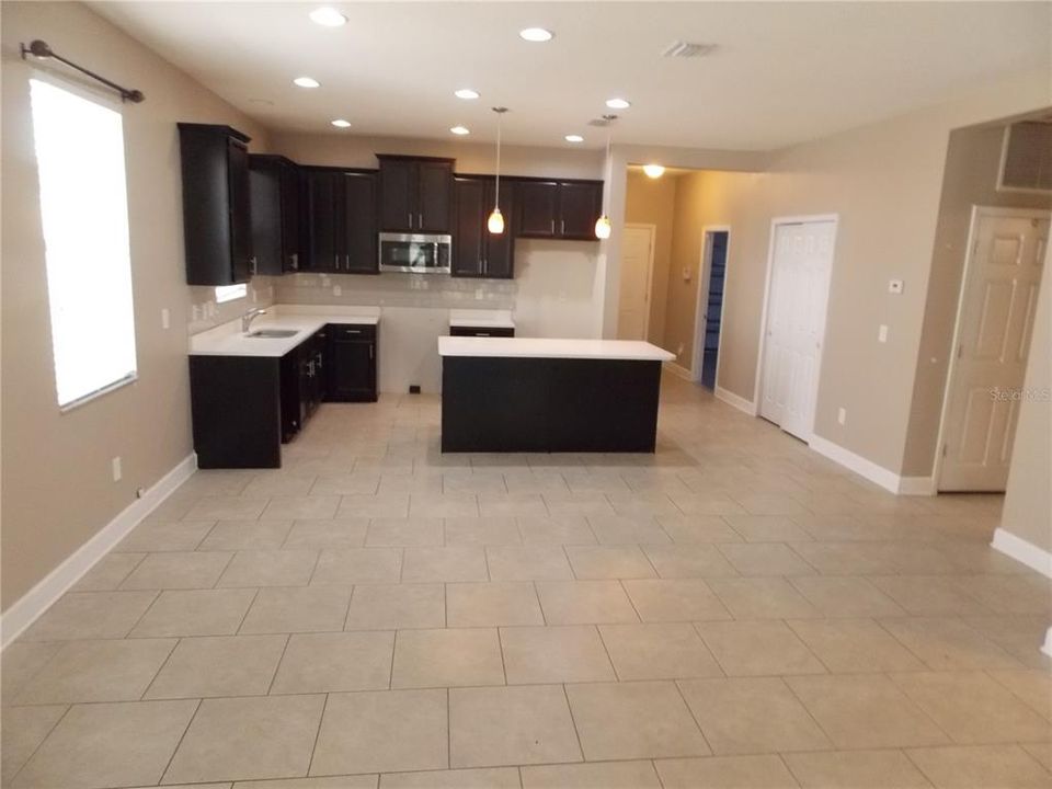 Recently Sold: $372,500 (3 beds, 2 baths, 1718 Square Feet)