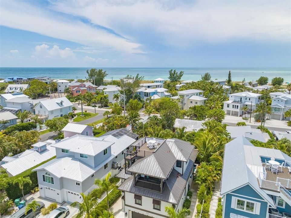 Recently Sold: $3,799,000 (4 beds, 4 baths, 2098 Square Feet)