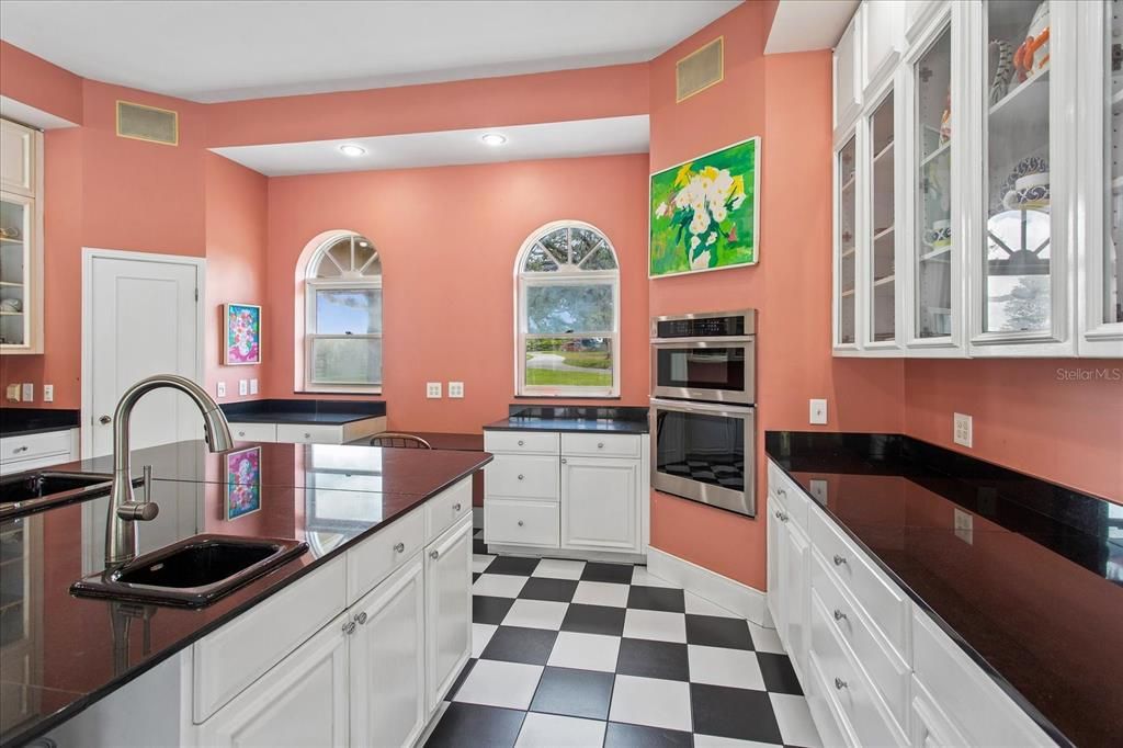 AMAZING KITCHEN WITH FULL BATH