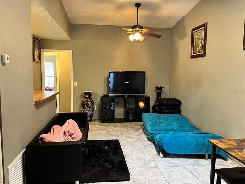 Recently Sold: $225,000 (3 beds, 2 baths, 942 Square Feet)