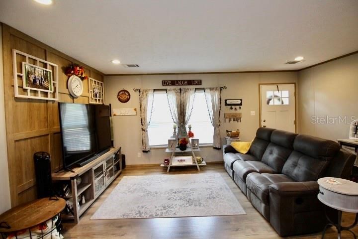 Recently Sold: $189,000 (3 beds, 2 baths, 1344 Square Feet)
