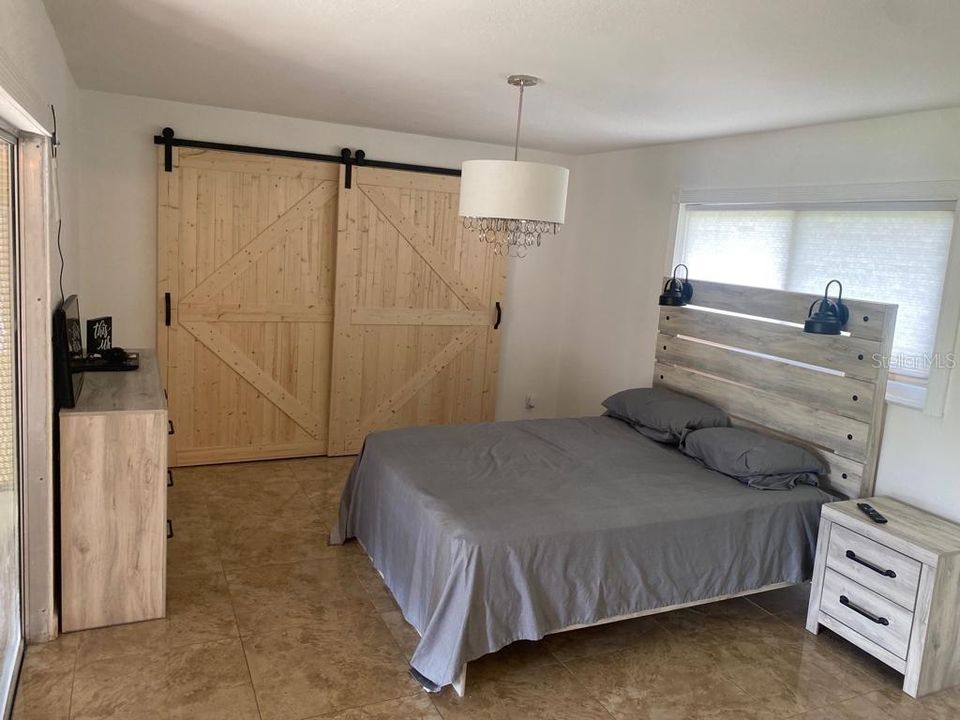 Master Bedroom w/Barn doors for closet