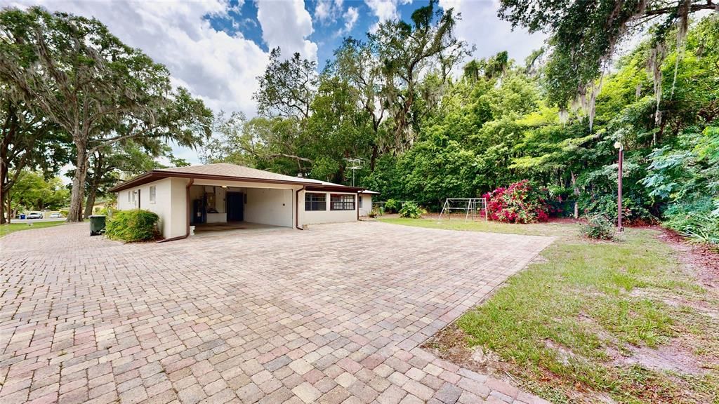 Recently Sold: $600,000 (3 beds, 2 baths, 2009 Square Feet)