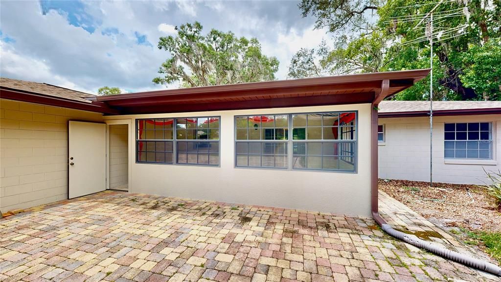 Recently Sold: $600,000 (3 beds, 2 baths, 2009 Square Feet)