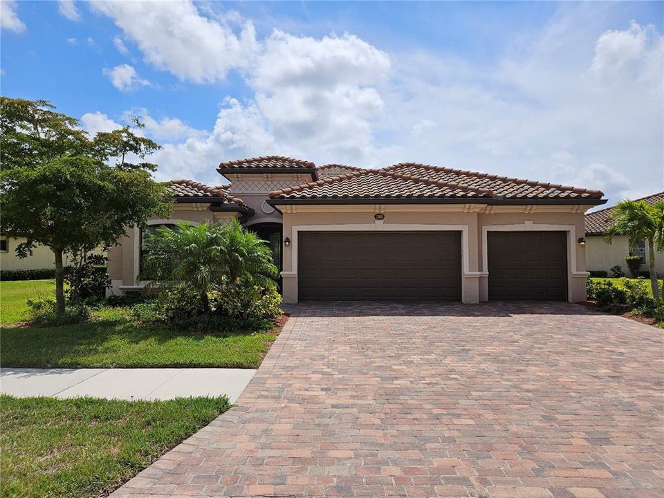 Recently Rented: $3,600 (4 beds, 2 baths, 2251 Square Feet)