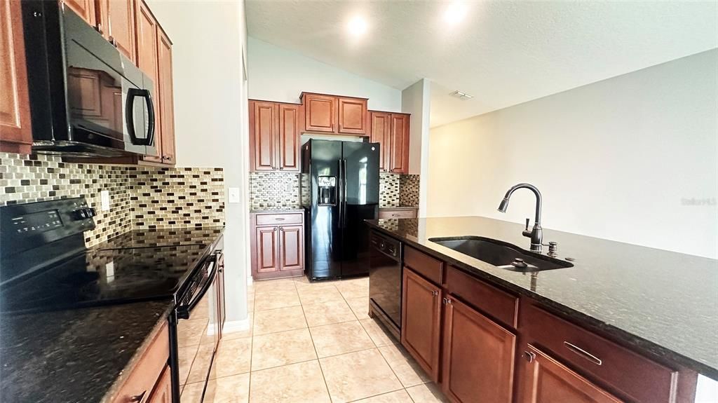 Recently Sold: $309,500 (3 beds, 2 baths, 1451 Square Feet)