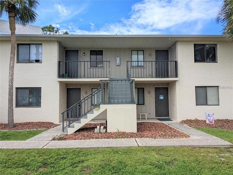 Recently Sold: $140,000 (2 beds, 2 baths, 840 Square Feet)