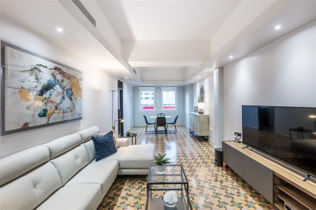 Recently Sold: $450,000 (2 beds, 1 baths, 960 Square Feet)