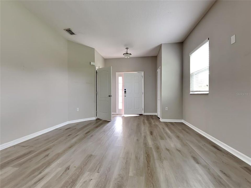 Recently Rented: $1,799 (3 beds, 2 baths, 1189 Square Feet)