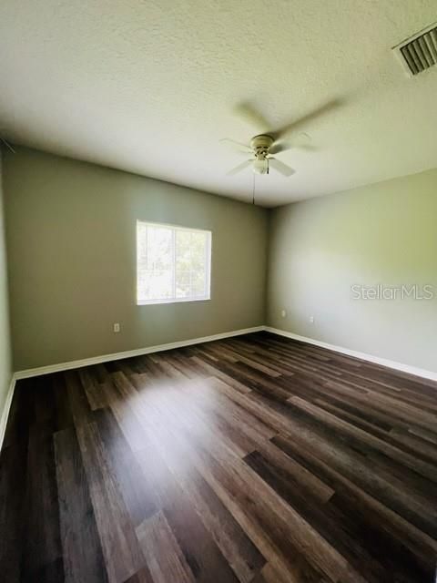 Recently Rented: $1,900 (3 beds, 2 baths, 1151 Square Feet)