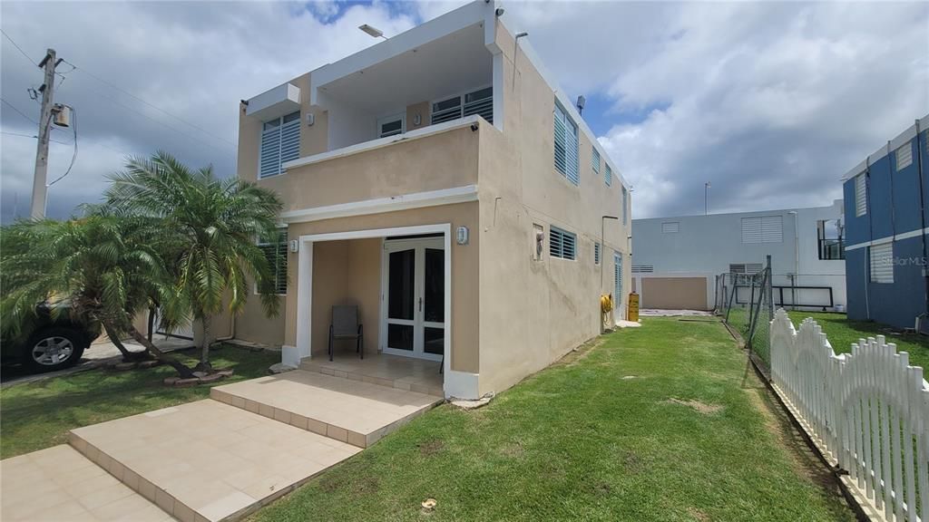 Recently Sold: $160,000 (3 beds, 3 baths, 1737 Square Feet)