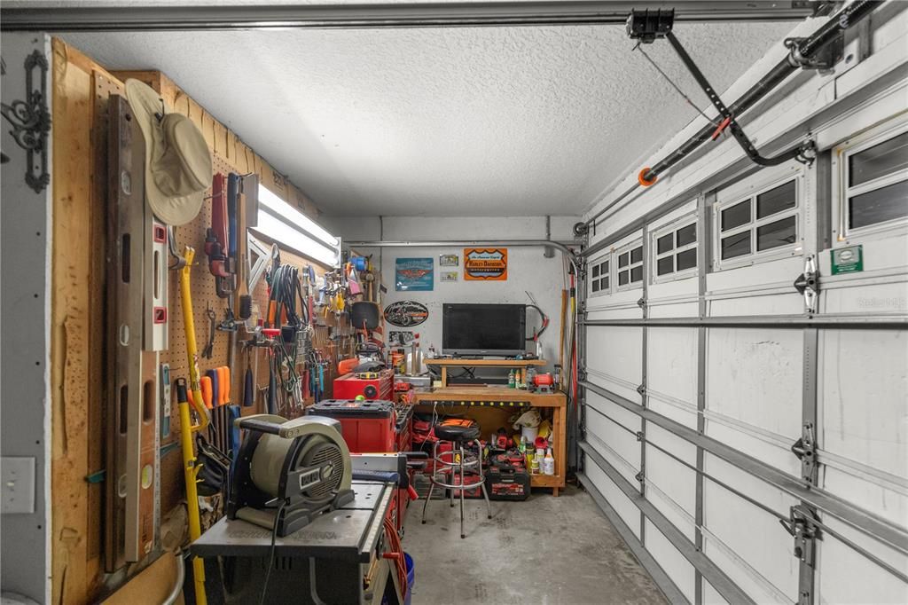 Workshop space in Garage - Garage can be converted back