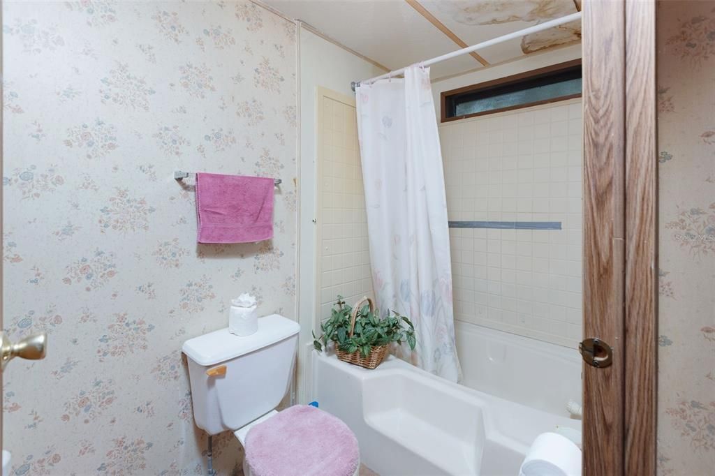最近售出: $110,000 (3 贝兹, 2 浴室, 1560 平方英尺)