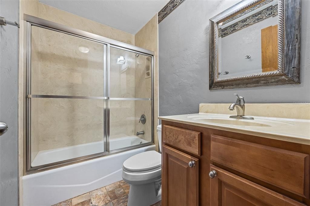 最近售出: $385,000 (5 贝兹, 3 浴室, 2679 平方英尺)