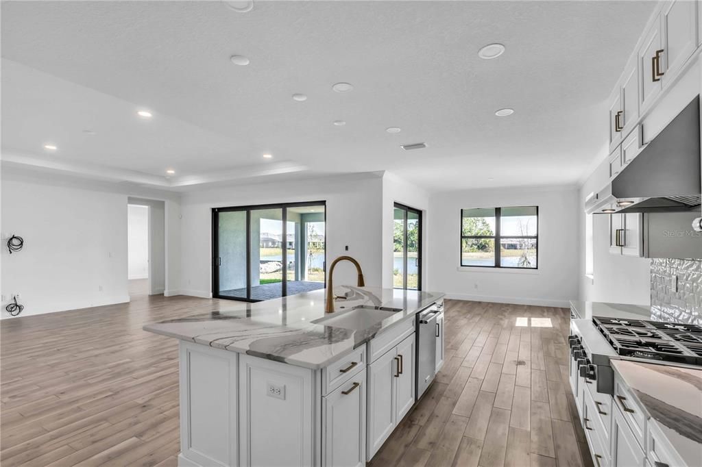 Active With Contract: $949,900 (4 beds, 3 baths, 2808 Square Feet)