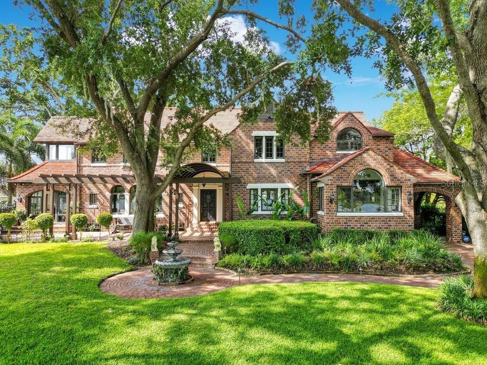 Recently Sold: $2,500,000 (6 beds, 6 baths, 5788 Square Feet)