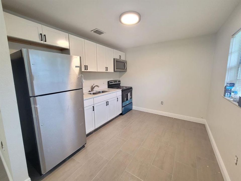 Recently Rented: $1,850 (2 beds, 1 baths, 784 Square Feet)