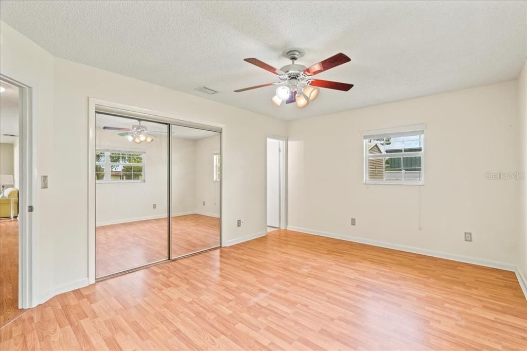 Recently Sold: $275,000 (3 beds, 2 baths, 1438 Square Feet)