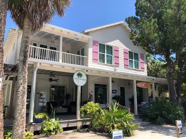 Recently Sold: $3,200,000 (3 beds, 2 baths, 3731 Square Feet)