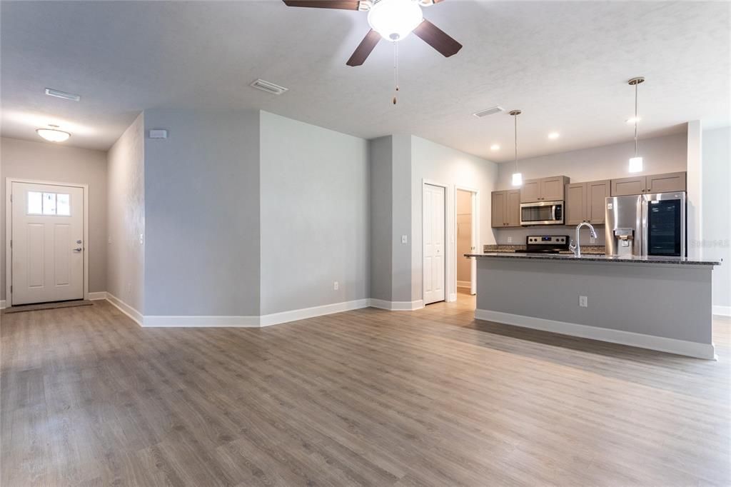 Recently Sold: $350,000 (3 beds, 2 baths, 1420 Square Feet)