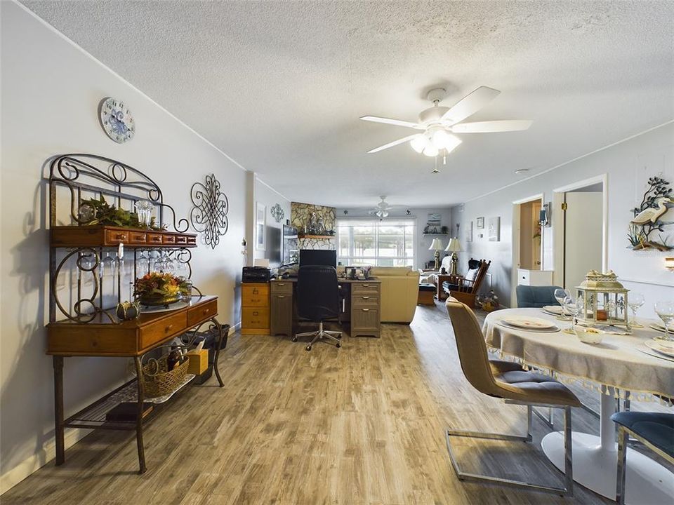 For Sale: $339,900 (2 beds, 2 baths, 1264 Square Feet)