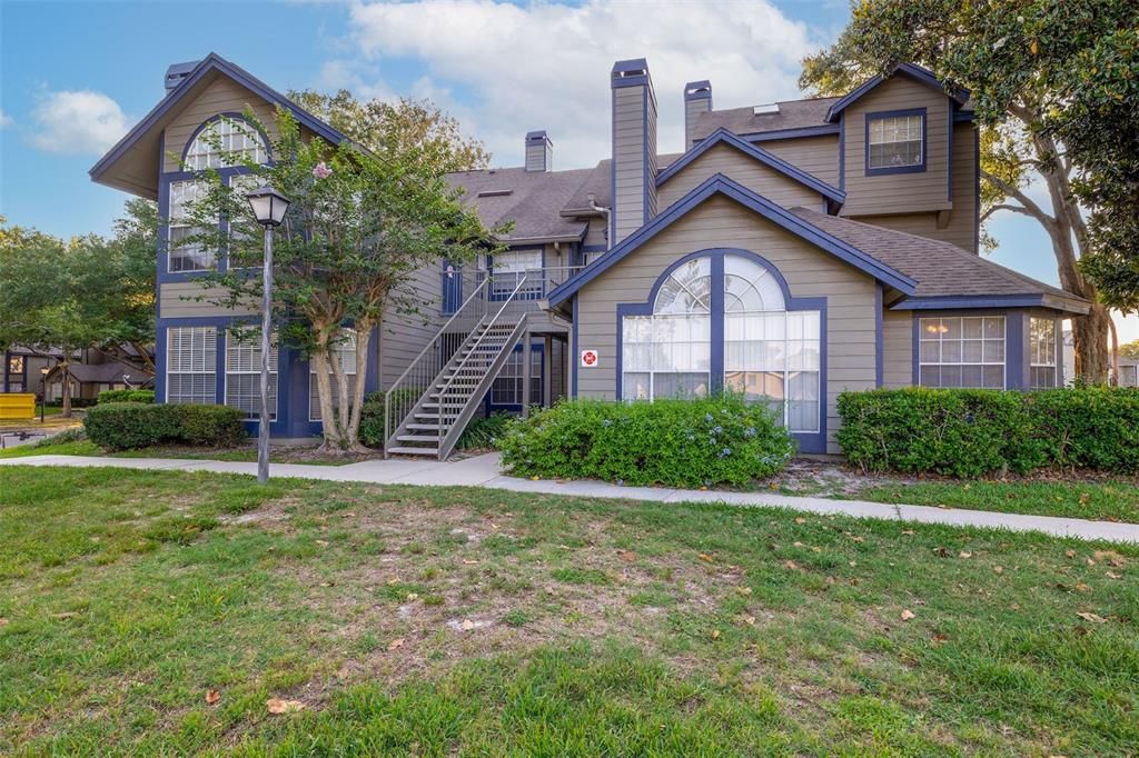 Recently Sold: $210,000 (2 beds, 2 baths, 998 Square Feet)