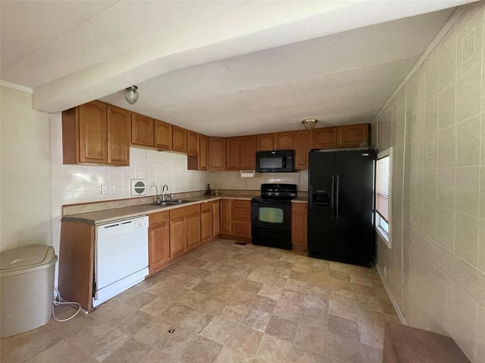 Recently Sold: $88,700 (2 beds, 1 baths, 924 Square Feet)