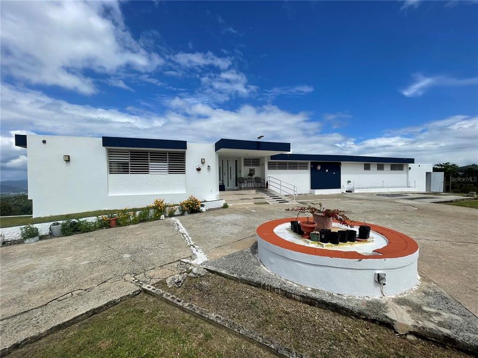 Vendido Recientemente: $275,000 (3 camas, 3 baños, 3000 Pies cuadrados)