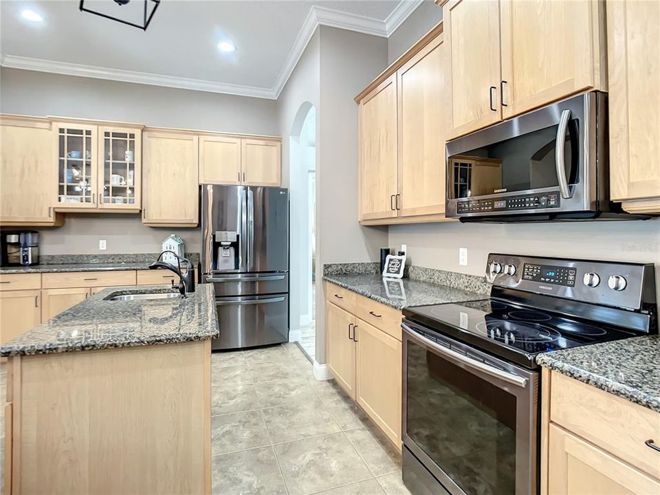 lots of counter top - multiple cook kitchen
