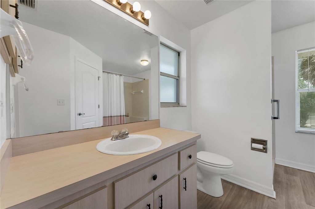 Recently Sold: $310,000 (2 beds, 2 baths, 1425 Square Feet)