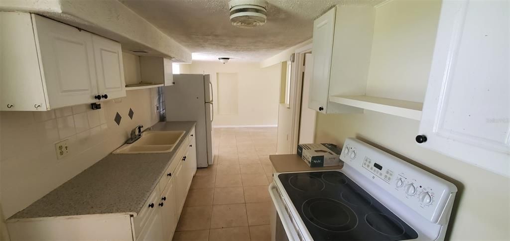 Recently Rented: $1,300 (2 beds, 1 baths, 800 Square Feet)