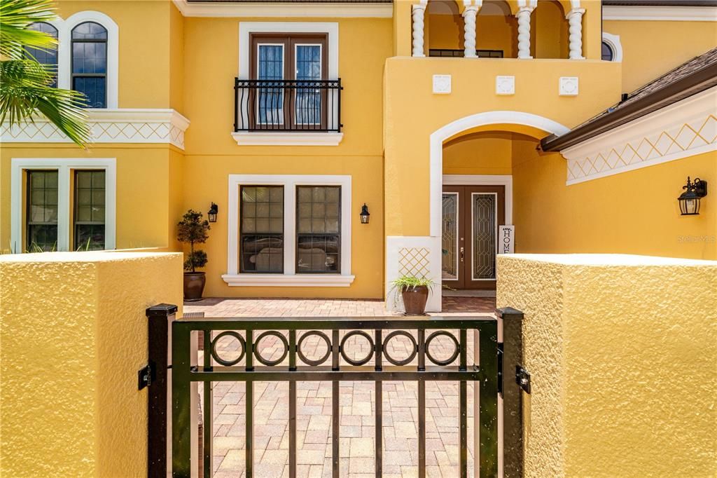 Vendido Recientemente: $935,000 (4 camas, 3 baños, 3966 Pies cuadrados)