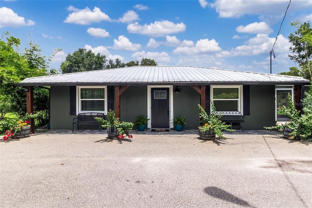 Recently Sold: $277,000 (2 beds, 1 baths, 864 Square Feet)