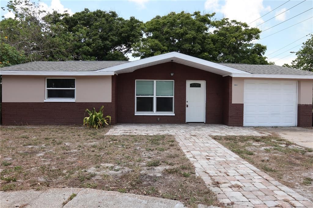 Recently Rented: $1,800 (3 beds, 2 baths, 1086 Square Feet)