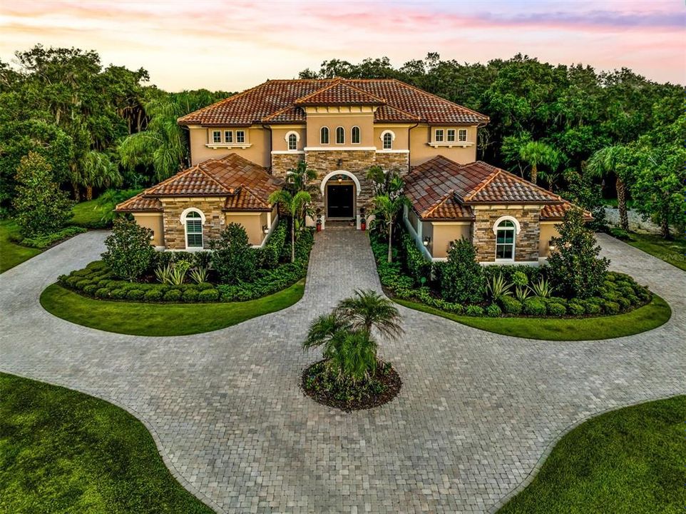 Recently Sold: $2,599,000 (5 beds, 6 baths, 5284 Square Feet)