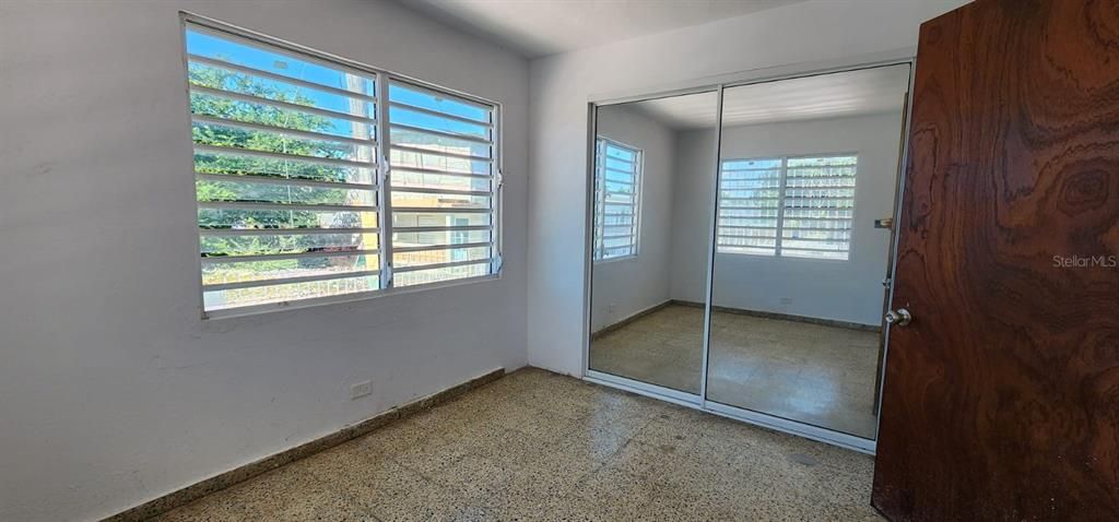 Vendido Recientemente: $120,000 (4 camas, 1 baños, 1000 Pies cuadrados)