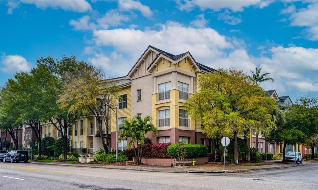 Recently Sold: $377,500 (1 beds, 1 baths, 789 Square Feet)