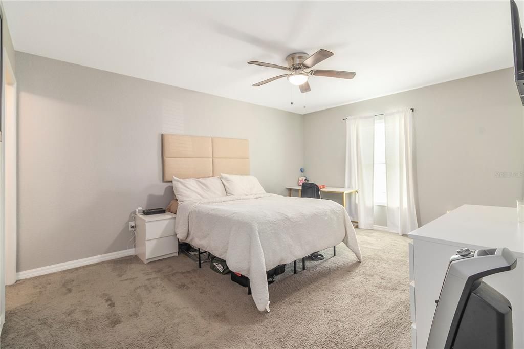 Recently Sold: $310,000 (3 beds, 2 baths, 1300 Square Feet)
