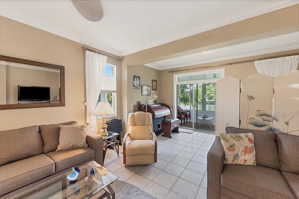 Recently Sold: $299,900 (2 beds, 2 baths, 1364 Square Feet)